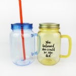 Customized Logo Beverage 16oz Plastic Mason Jar with Lid Handle and Straw